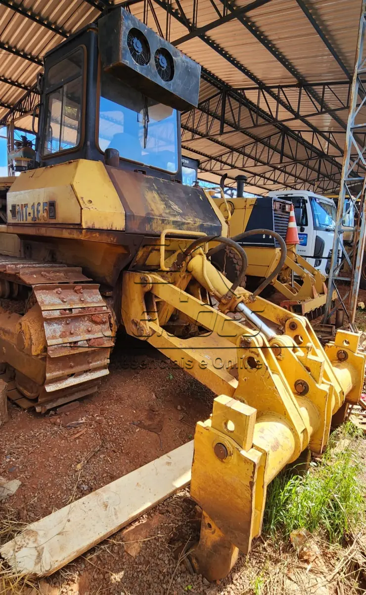 LOTE 003 - Trator de esteiras Maxx Loader MT165, modelo T16, ano/modelo 2013, cor amarela