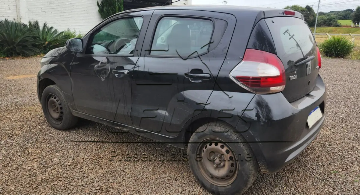 LOTE 003 - Automóvel FIAT/MOBI DRIVE, ano/modelo 2017/2018, cor preta, à álcool/gasolina, 77cv de potência