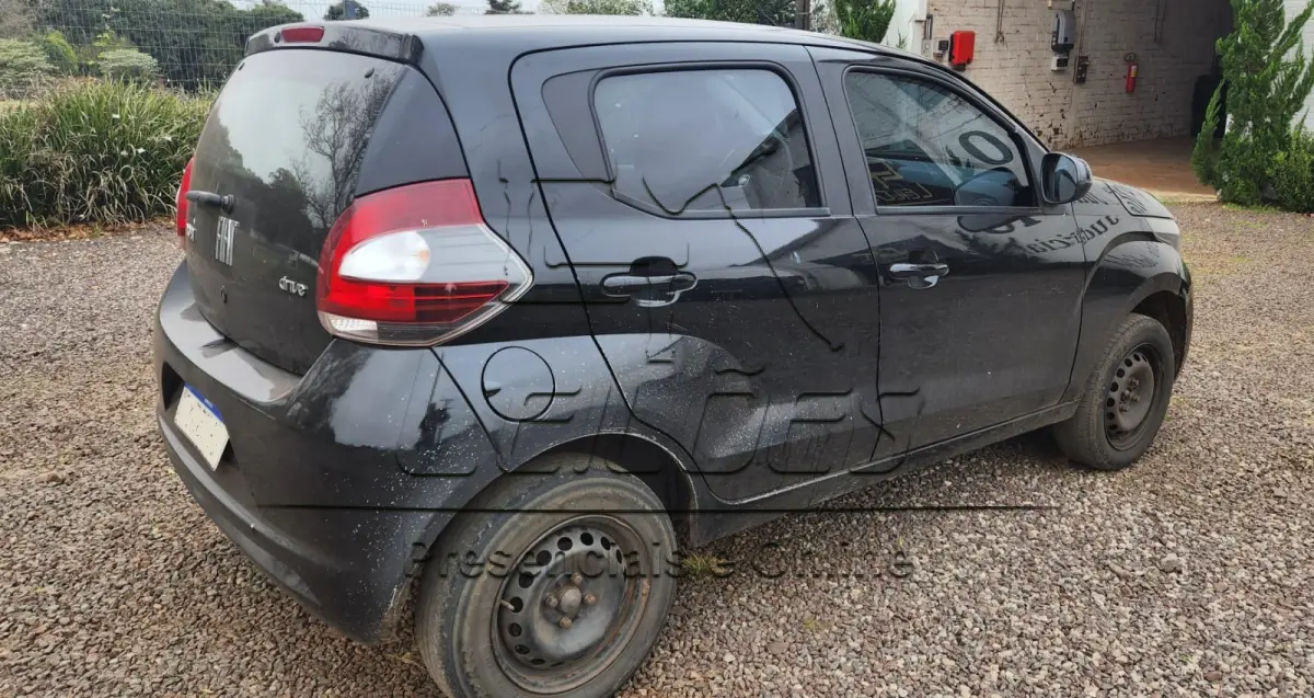LOTE 003 - Automóvel FIAT/MOBI DRIVE, ano/modelo 2017/2018, cor preta, à álcool/gasolina, 77cv de potência