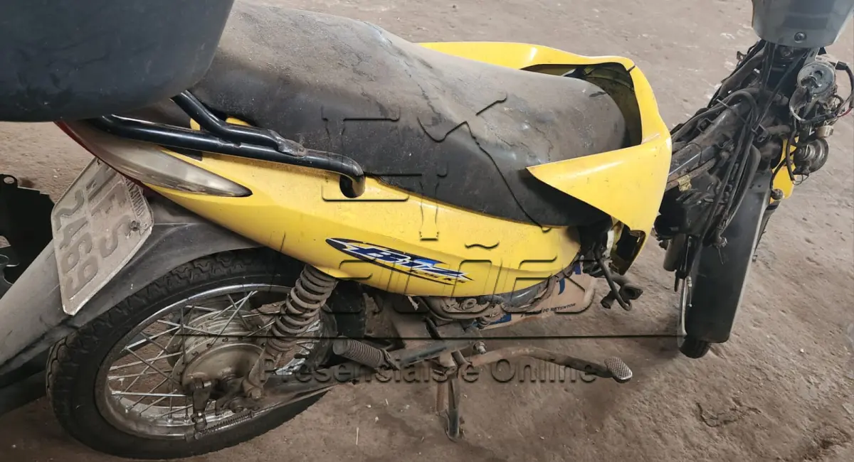 LOTE 009 - HONDA BIZ 125 KS, ano/modelo 2007/2008, cor amarela, com motor desmontado.