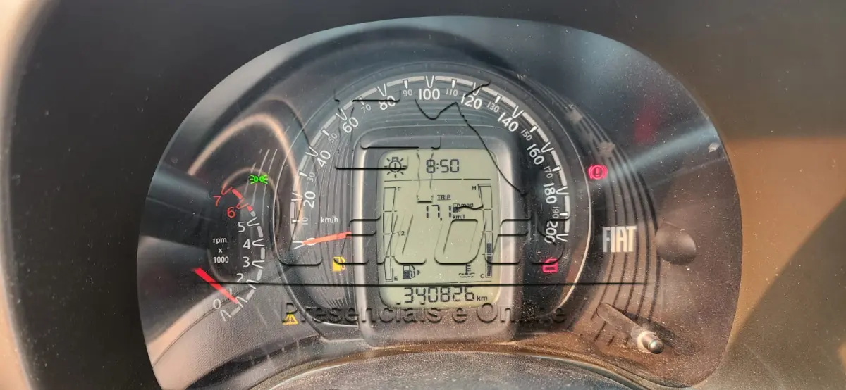 LOTE 001 - Automóvel FIAT MOBI WAY, ano/modelo 2017/2018, cor vermelha, completo.