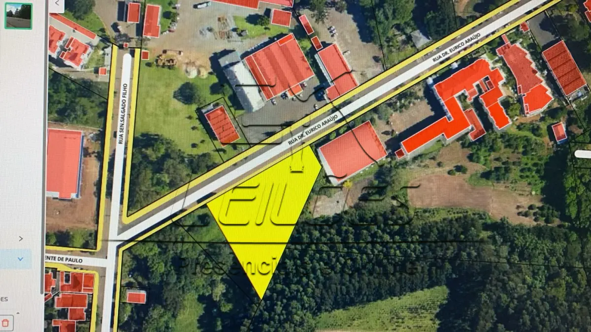 LOTE 003 - Terreno urbano com a área de 5.802,50m², sem benfeitorias, situado no lado par da Rua Eurico Araújo, na Vila Glória, nesta cidade de Carazinho, lote 10 da quadra 28 no setor 08, distante 40m da esquina com a Rua Salgado Filho. Imóvel objeto da matrícula nº 6.651 do livro 2-RG do Registro de Imóveis de Carazinho.