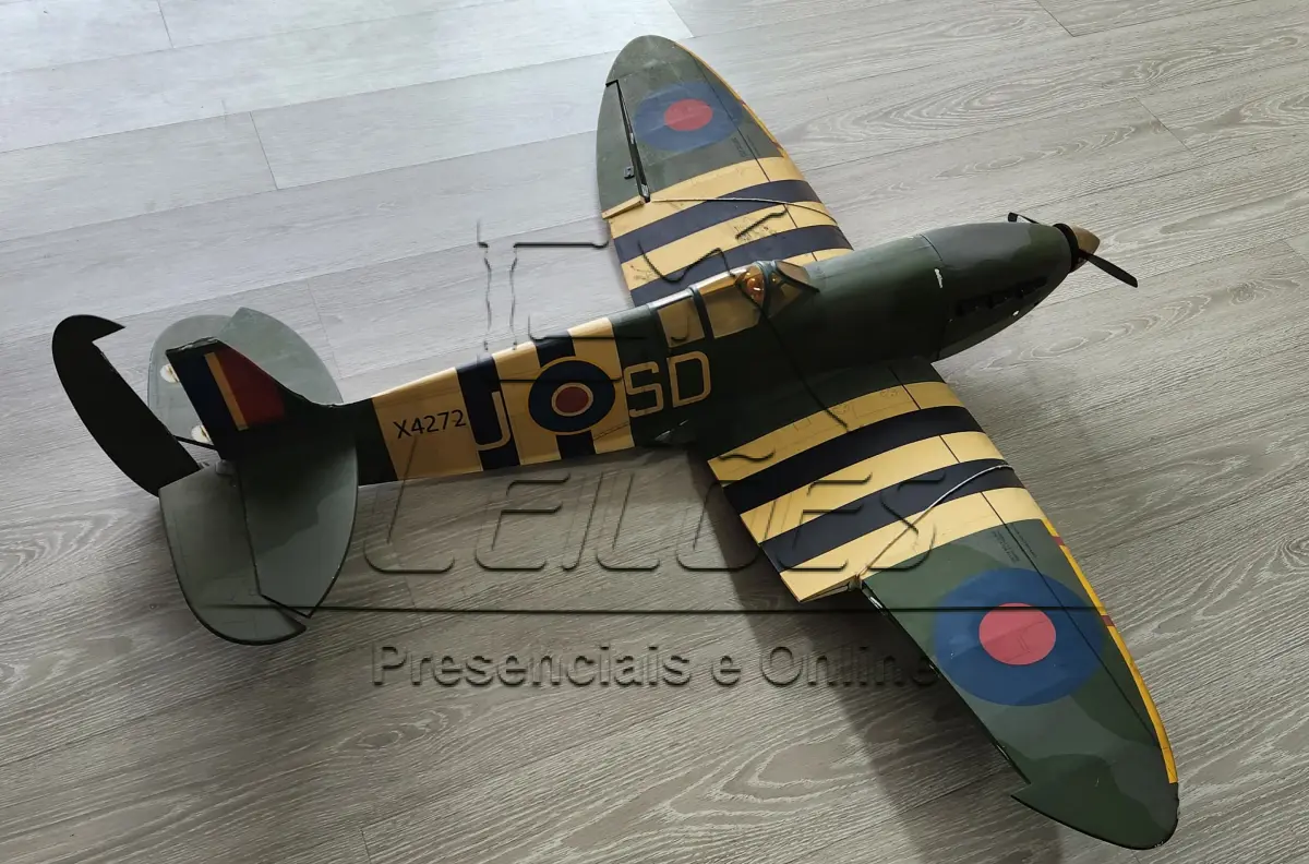 LOTE 008 - Um avião aeromodelo Hangar 9 Spitfire MK IX 30ccARF, em estado de novo.
