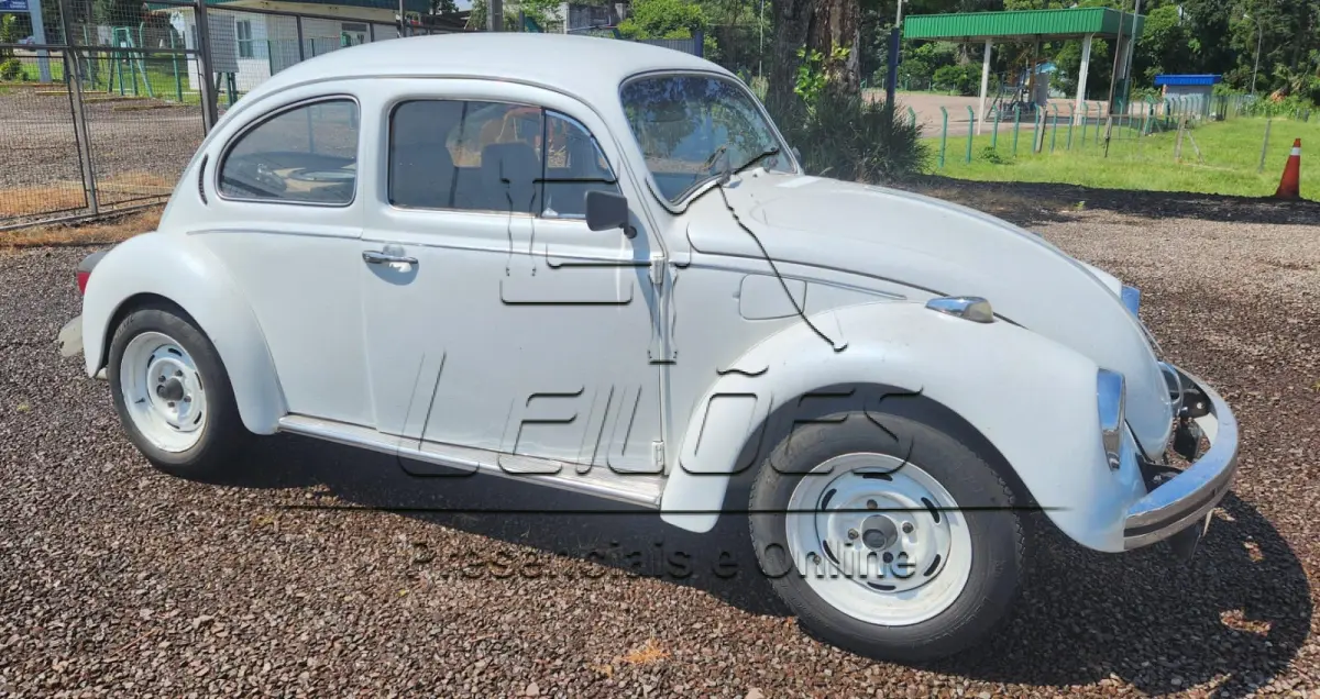 LOTE 794 - Automóvel VW FUSCA 1600, ano 1985, cor branca, em bom estado de conservação