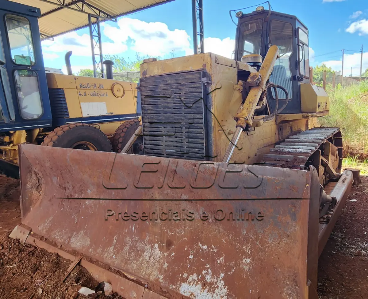 LOTE 003 - Trator de esteiras Maxx Loader MT165, modelo T16, ano/modelo 2013, cor amarela