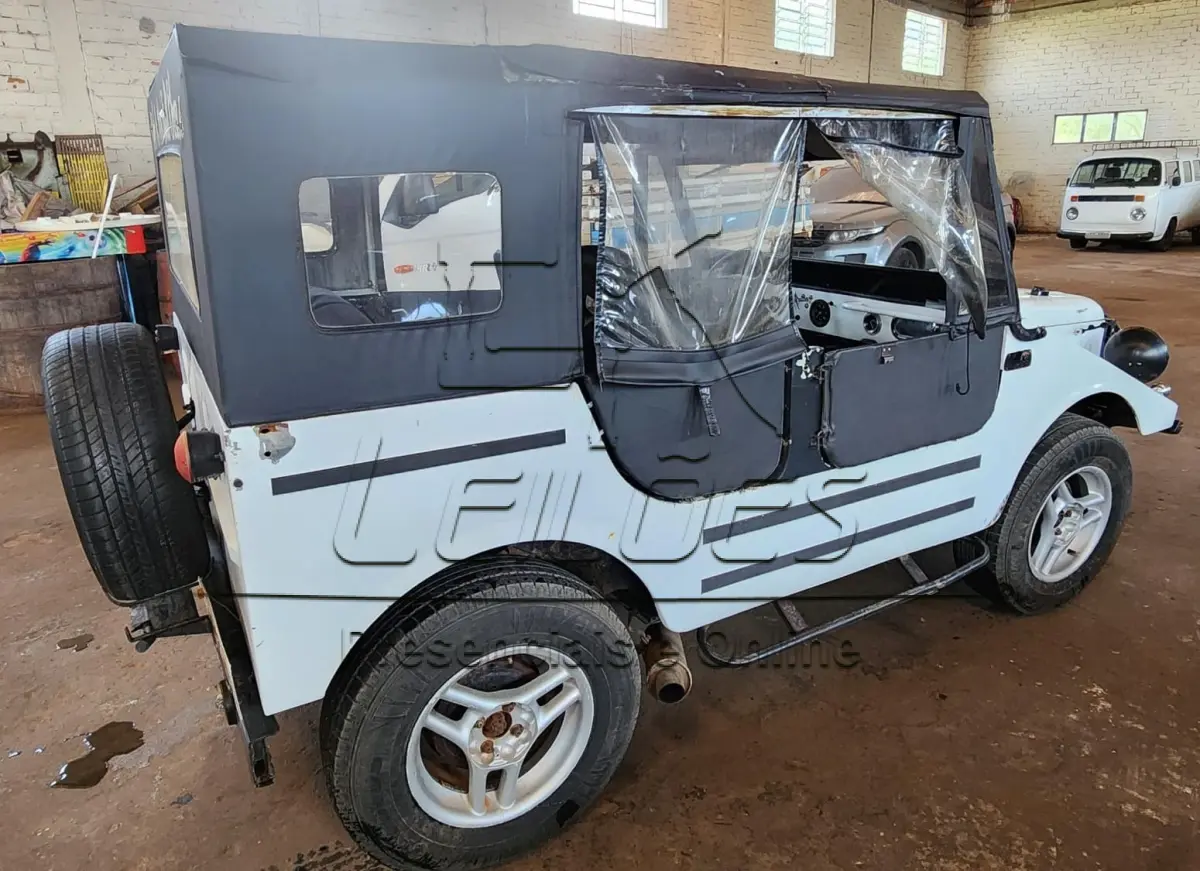 LOTE 003 - Automóvel DKW/CANDANGO, 1959, cor branca, motor de corcel,  em regular estado de conservação