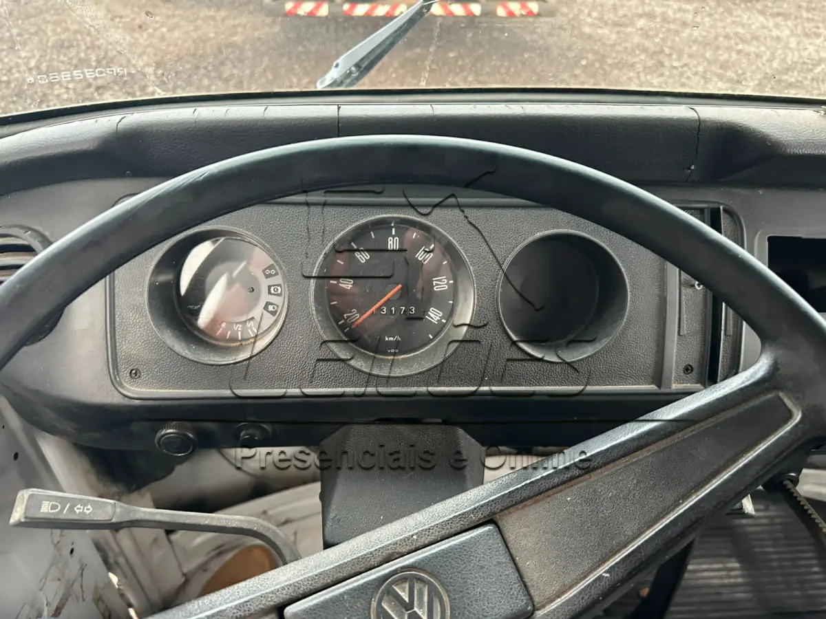 LOTE 004 - VW KOMBI, ano/modelo 1994/1995, cor branca