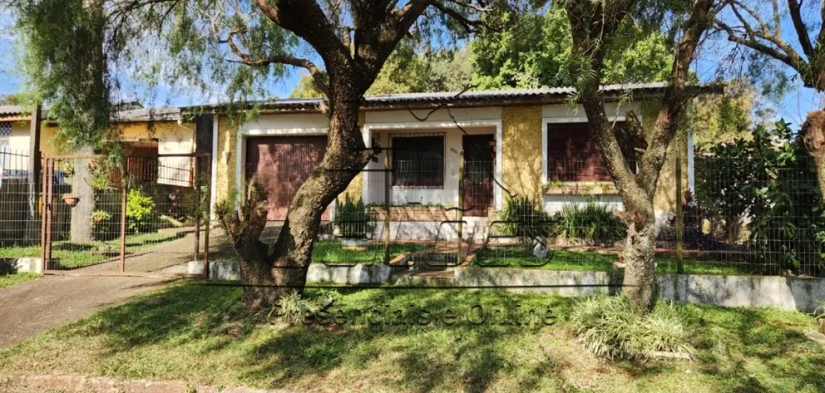 LOTE 005 - Terreno urbano com área de 382,50m², medindo 15m de frente, com uma casa de alvenaria com a área de 69,16m², situado no lado par da Rua Miguel Bueno, nº 160, na Vila Floresta, nesta cidade de Carazinho, lote 015 da quadra 100 no setor 001. Imóvel objeto da matrícula nº 6.872 do livro 2-RG do Registro de Imóveis de Carazinho/RS.