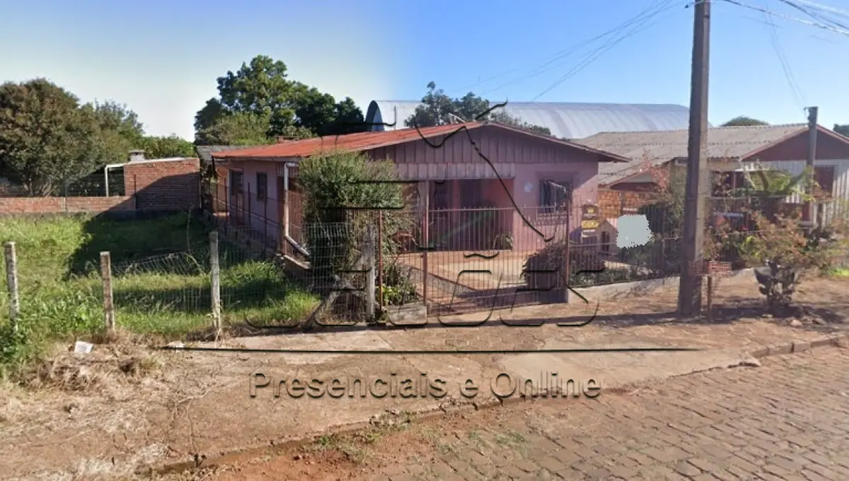 LOTE 001 - Terreno urbano com a área de 330m², medindo 11m de frente por 30m de frente a fundos, com uma casa em alvenaria com a área de 42,90m², sob nº 152, situado no lado par da Rua Passo Fundo, Vila Fey, nesta cidade de Carazinho, lote 09 da quadra 10 no setor 10. Imóvel objeto da matrícula nº 1.536 do livro 2-RG do Ofício de Registro de Imóveis de Carazinho