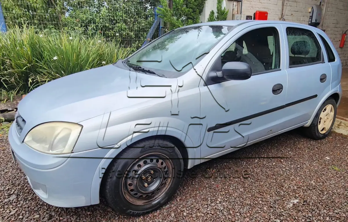 LOTE 876 - Automóvel GM/CORSA HATCH, ano/modelo 2002/2003, cor prata, 4 portas