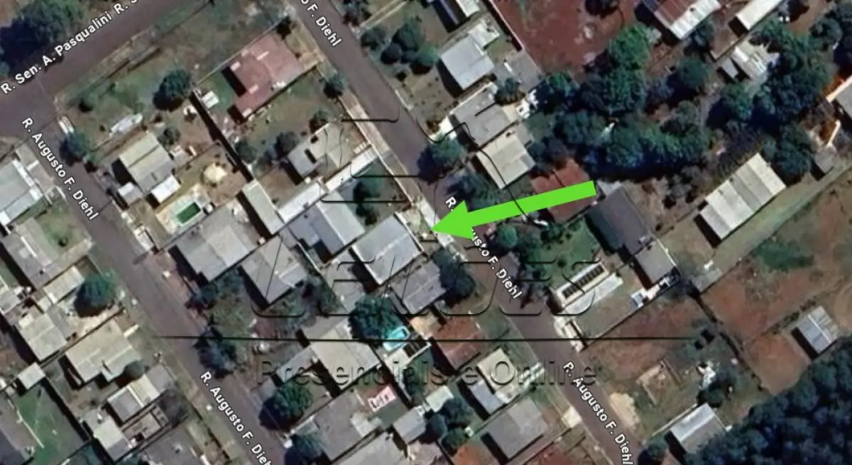 LOTE 002 - Terreno urbano com a área de 300m², situado na Rua Augusto Francisco Diehl, 341, na Vila Medianeira, nesta cidade de Carazinho, lote 014 da quadra 255 no setor 006. Matrícula nº 42.227 do livro 2-RG do Ofício de Registro de Imóveis de Carazinho.