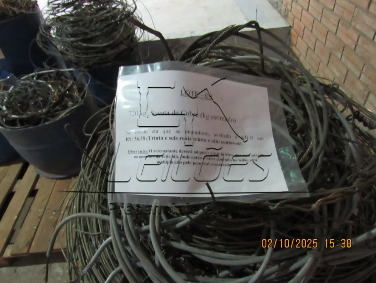 LOTE 003 - Sucata de cobre (aproximadamente 720kg). O lance corresponderá ao valor do kg.