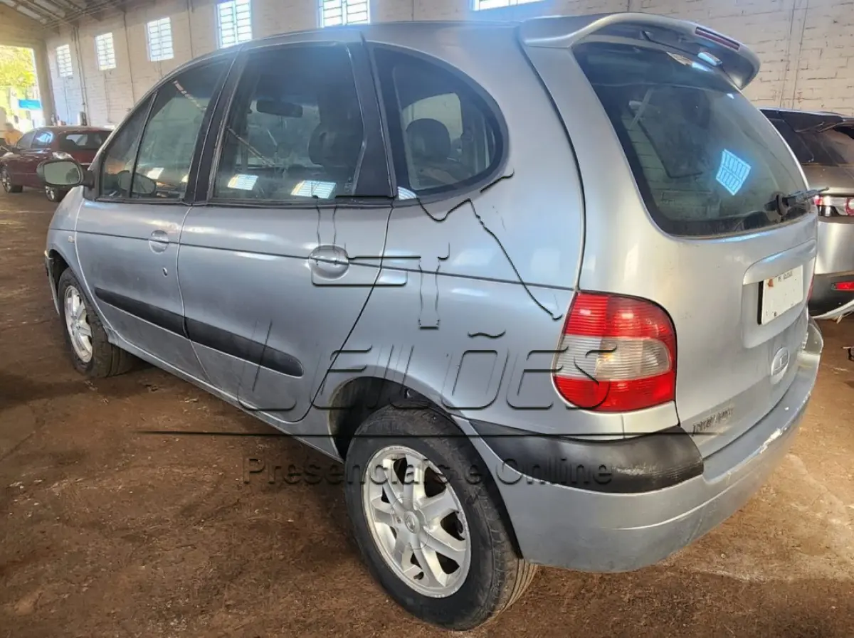 LOTE 001 - Automóvel RENAULT SCENIC, 2005