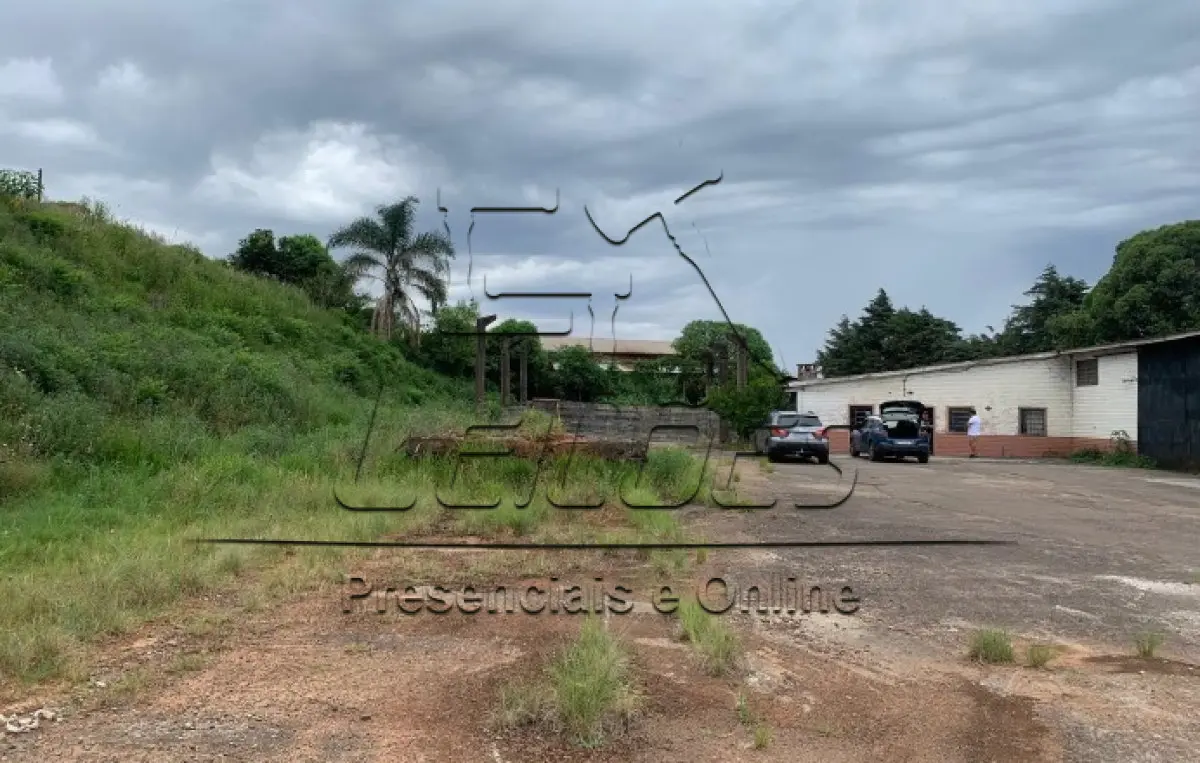 LOTE 867 - Terreno com a área de 6.500m² (medindo 50x130), com diversas benfeitorias que totalizam aproximadamente  920m², situado na Rua Max Thonnigs, no Distrito Industrial Carlos Augusto Fritz, nesta cidade de Carazinho, lote 03 da quadra 02 no setor 13. Matrícula nº 16.003 do Registro de Imóveis de Carazinho.