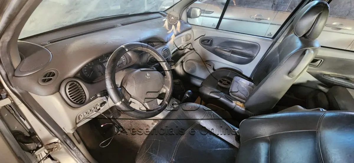 LOTE 001 - Automóvel RENAULT SCENIC, 2005