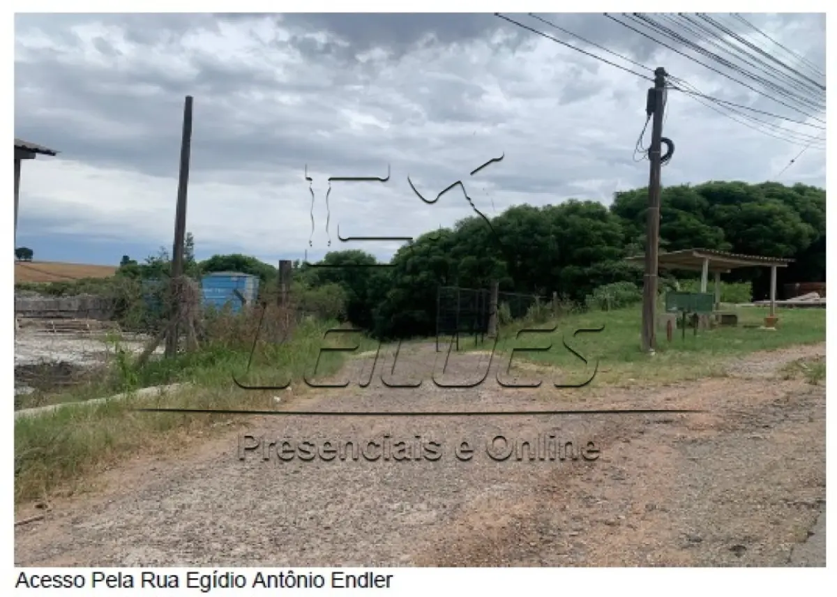 LOTE 867 - Terreno com a área de 6.500m² (medindo 50x130), com diversas benfeitorias que totalizam aproximadamente  920m², situado na Rua Max Thonnigs, no Distrito Industrial Carlos Augusto Fritz, nesta cidade de Carazinho, lote 03 da quadra 02 no setor 13. Matrícula nº 16.003 do Registro de Imóveis de Carazinho.