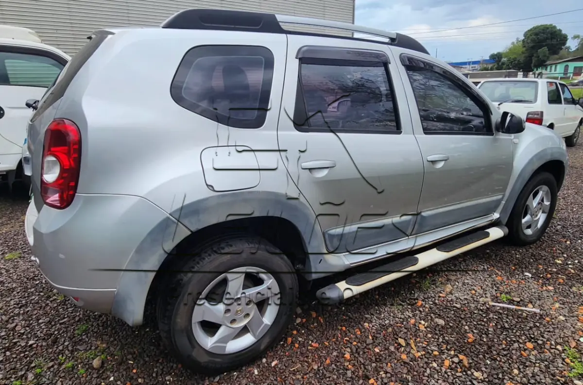 LOTE 877 - Automóvel RENAULT/DUSTER 16 D 4X2, ano/modelo 2012/2013, cor prata, 4 portas, completa