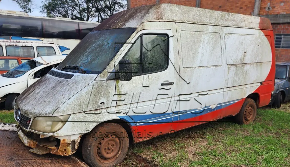 LOTE 879 - I/M. BENZ 311 CDI SPRINTER, ano/modelo 2004/2004, a diesel, cor branca, furgão