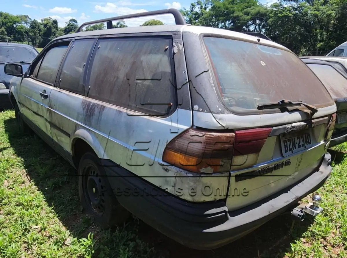 LOTE 001 - FORD ROYALE 1.8 GL, ano/modelo 1994/1994, cor prata, à gasolina