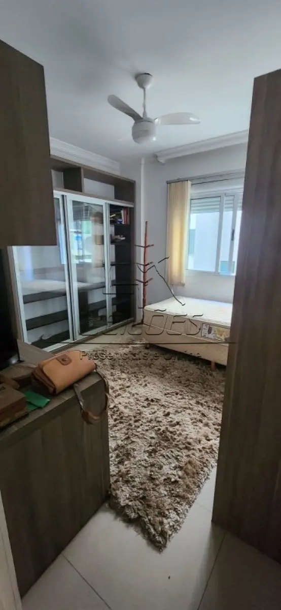LOTE 001 - Apartamento 301, de frente, com a área privativa de 165,30m² e área real global de 230,30m², localizado no 3º pavimento do edifício “Residencial Victória Garden”, 269, na Avenida Pátria, nesta cidade de Carazinho. Matrícula 32038.
