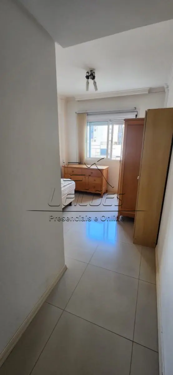 LOTE 001 - Apartamento 301, de frente, com a área privativa de 165,30m² e área real global de 230,30m², localizado no 3º pavimento do edifício “Residencial Victória Garden”, 269, na Avenida Pátria, nesta cidade de Carazinho. Matrícula 32038.