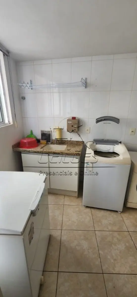 LOTE 001 - Apartamento 301, de frente, com a área privativa de 165,30m² e área real global de 230,30m², localizado no 3º pavimento do edifício “Residencial Victória Garden”, 269, na Avenida Pátria, nesta cidade de Carazinho. Matrícula 32038.