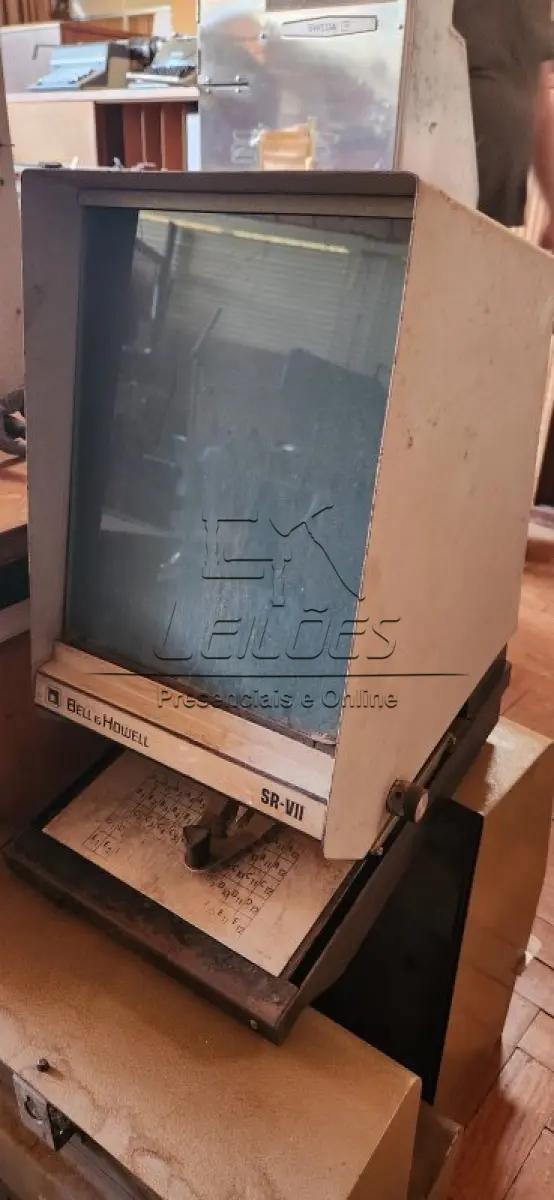 LOTE 081 - Leitor de microfichas