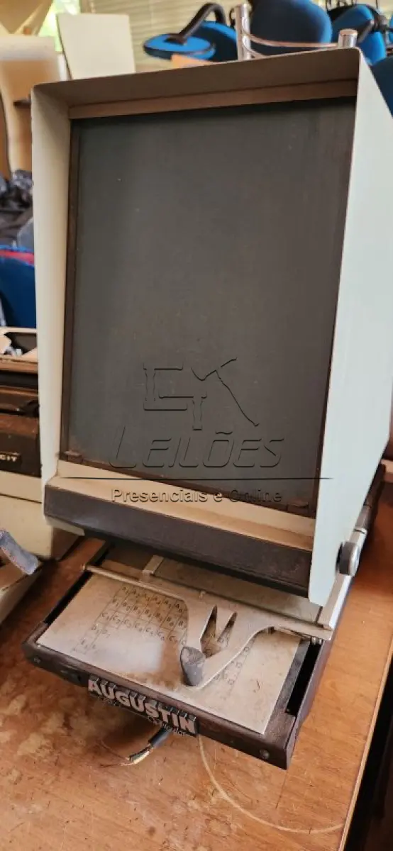 LOTE 080 - Leitor de microfichas