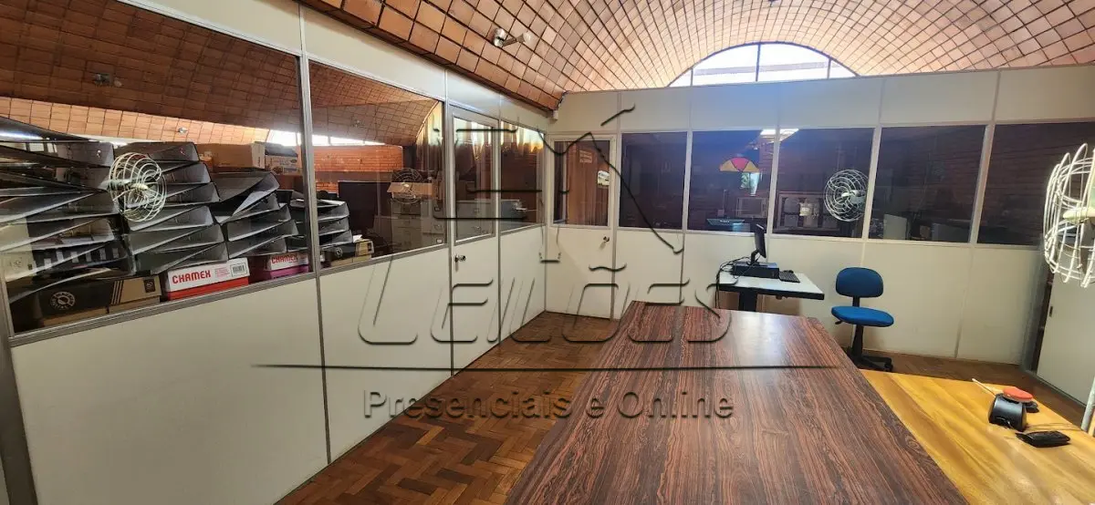 LOTE 029 - Divisórios para escritório com vidros (almoxarifado)