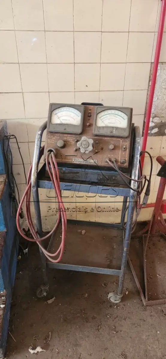 LOTE 126 - Diversos equipamentos e ferramentas para oficina mecânica