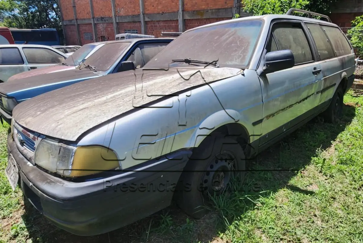 LOTE 001 - FORD ROYALE 1.8 GL, ano/modelo 1994/1994, cor prata, à gasolina