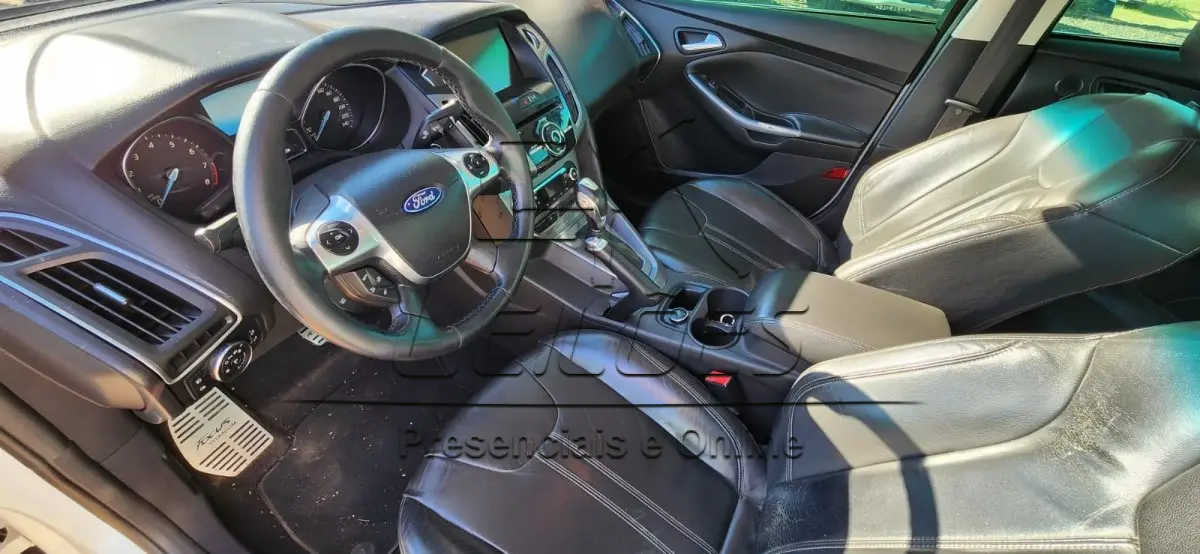 LOTE 001 - Automóvel I/FORD FOCUS TITANIUM AT 2.0 S, ano/modelo 2014, completo, em bom estado de conservação