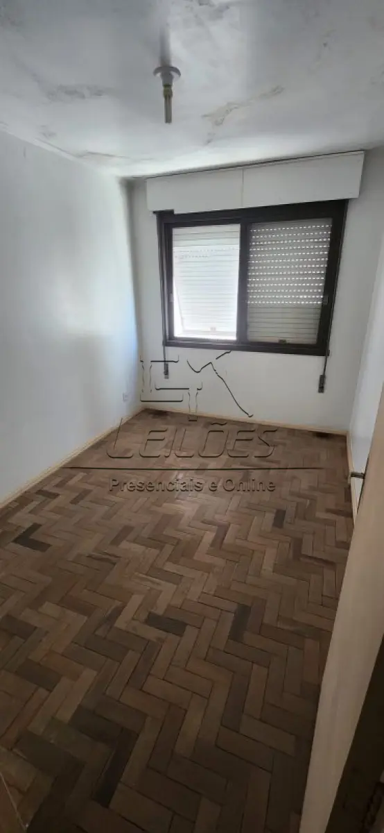 LOTE 003 - Apartamento 902 do bloco A, com a área privativa de 40,92m² e área global de 50,96m², localizado no oitavo andar ou nono pavimento do edifício, situado na Rua General Lima e Silva, 148, Centro, na cidade de Porto Alegre/RS. Matrícula 36967.