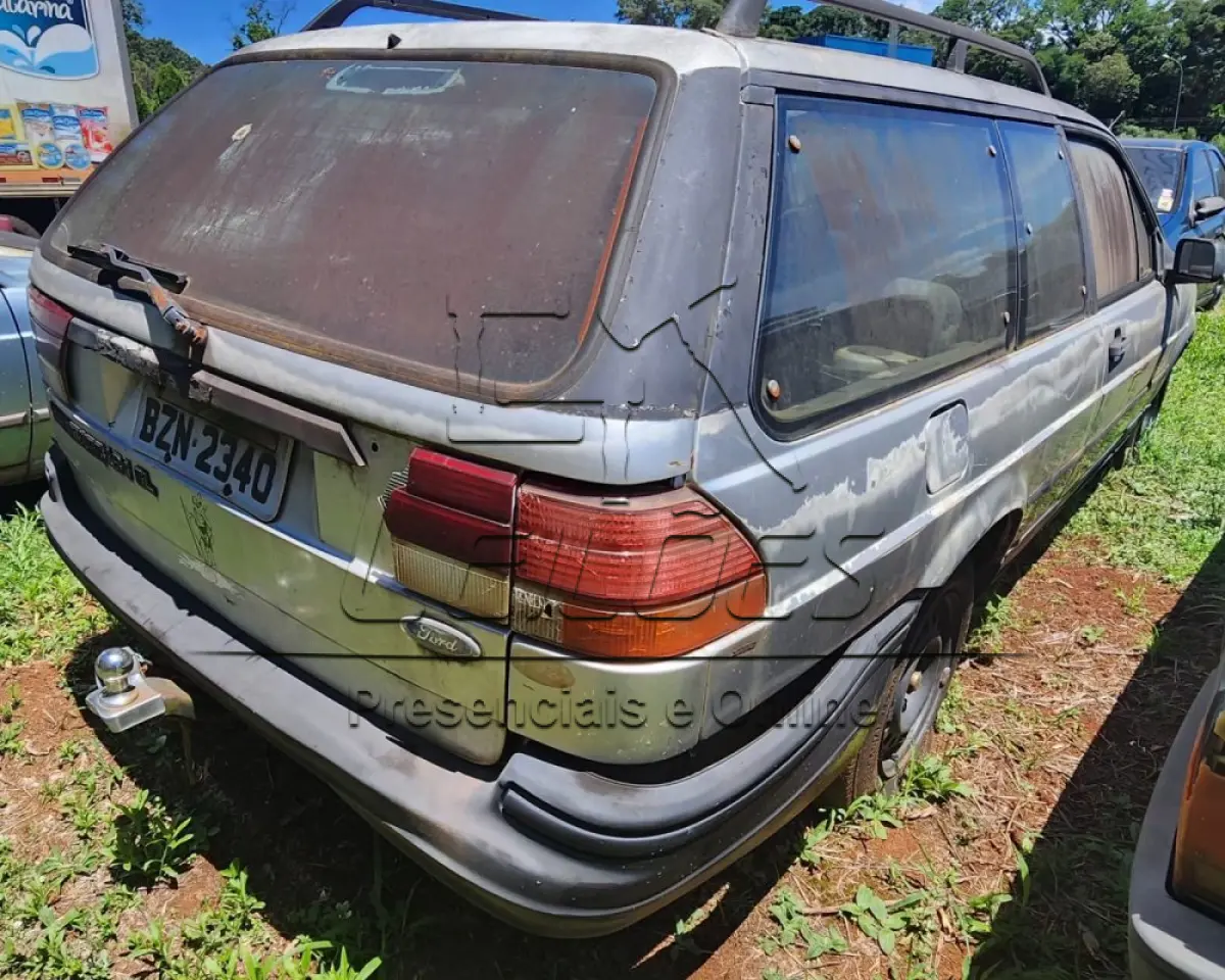 LOTE 001 - FORD ROYALE 1.8 GL, ano/modelo 1994/1994, cor prata, à gasolina