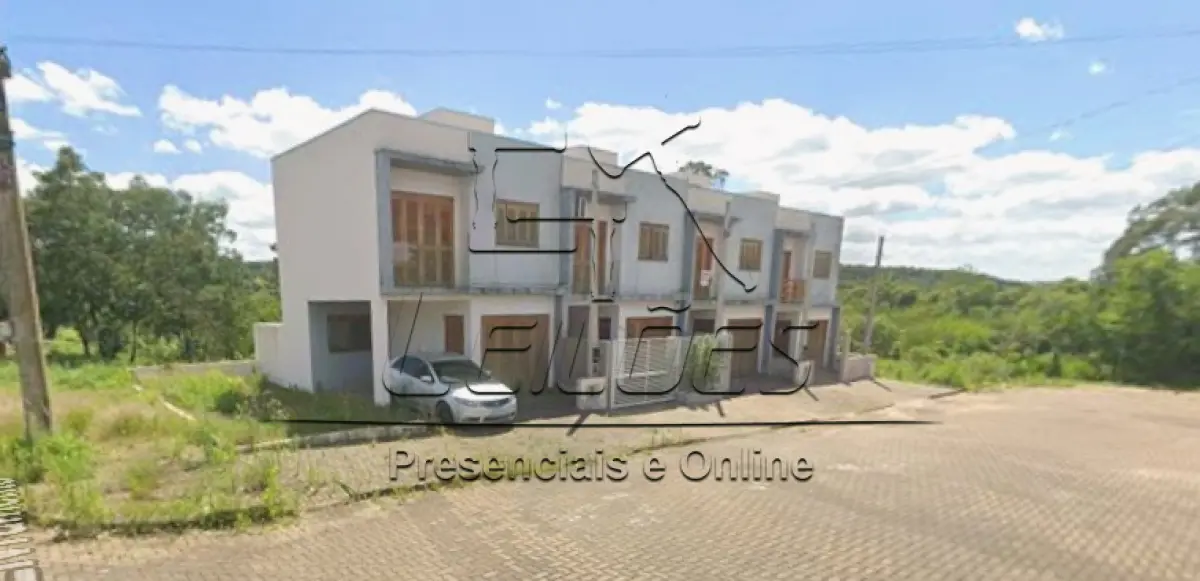 LOTE 002 - Casa de alvenaria em condomínio com dois pavimentos, sob nº 355 da Rua Alegrete, esquina com a Rua Livramento, Bairro Campo Grande, em Estância Velha/RS, denominado unidade 02 do Condomínio Residencial Garden, sendo a segunda unidade da esquerda para a direita de quem postado na Rua Alegrete olhar de frente para o condomínio, com a área privativa de 69,83m². Possui dois dormitórios, sendo um com sacada, banheiro social, sala e cozinha, garagem para um carro, pequeno pátio nos fundos. Matrícula 47.822 do Registro de Imóveis de Estância Velha/RS.