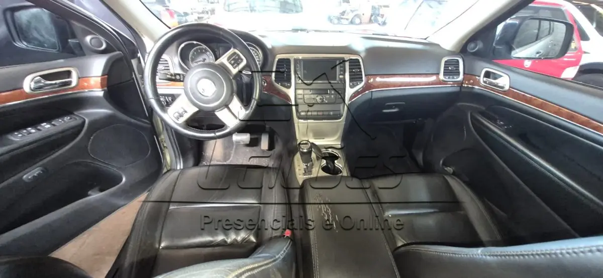 LOTE 001b - Camioneta I/JEEP GCHEROKEE LTD 3.6L, ano/modelo 2011/2011, cor prata, motorização à gasolina e com 286cv de potência