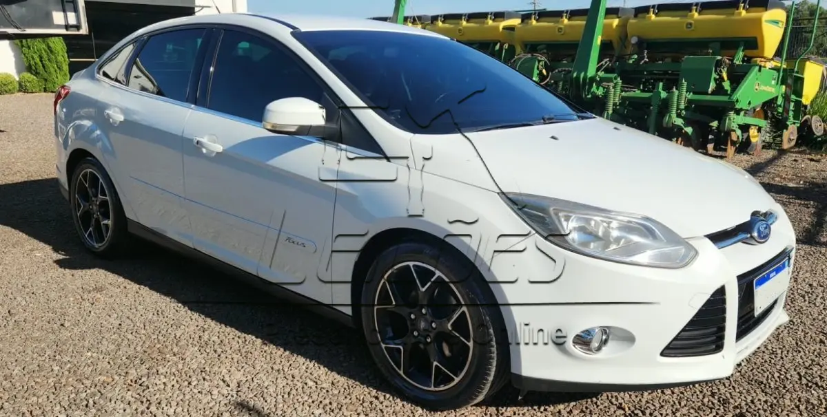 LOTE 001 - Automóvel I/FORD FOCUS TITANIUM AT 2.0 S, ano/modelo 2014, completo, em bom estado de conservação
