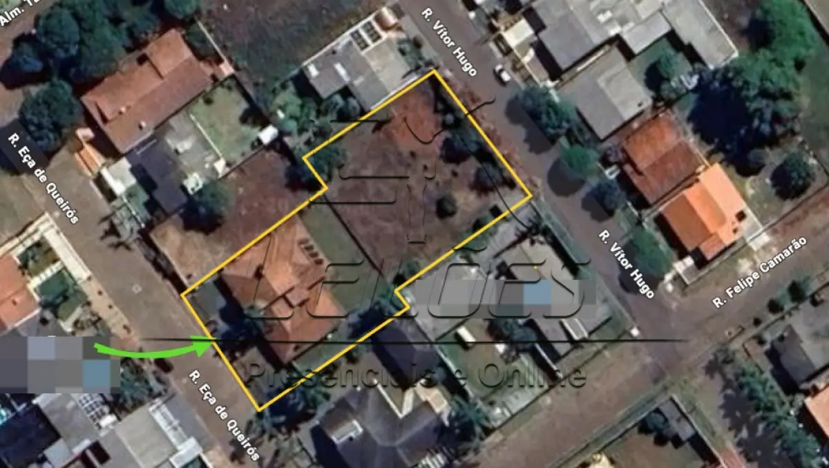 LOTE 001 - Um terreno urbano com a área de 1.710,00m², com uma casa de alvenaria com a área de 262,80m², situado no lado par da Rua Eça de Queiroz (sob nº 654), distante 28m da esquina com a Rua Felipe Camarão, e também lado par da Rua Victor Hugo, distante 30m da esquina com a Rua Felipe Camarão, nesta cidade de Carazinho, lote 004 da quadra 108 no setor 006