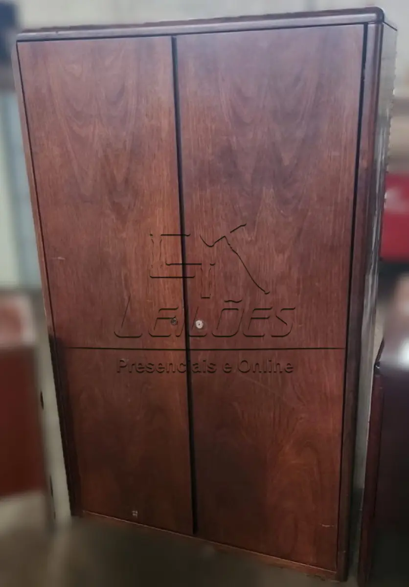LOTE 003 - Conjunto de móveis para escritório, em madeira nobre