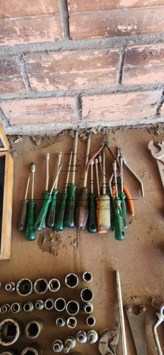 LOTE 124 - Diversas peças e ferramentas para oficina mecânica de caminhonetes e caminhões