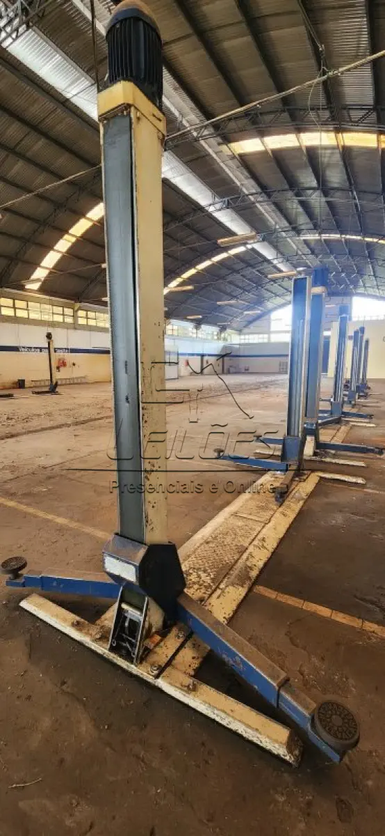 LOTE 105 - Elevacar automotivo, capacidade de 2000kg