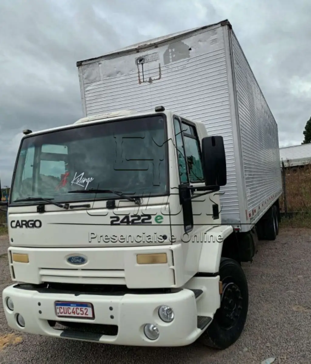LOTE 001 - Caminhão FORD CARGO 2422E, 2009/2009, cor branca, carroceria furgão, 3 eixos