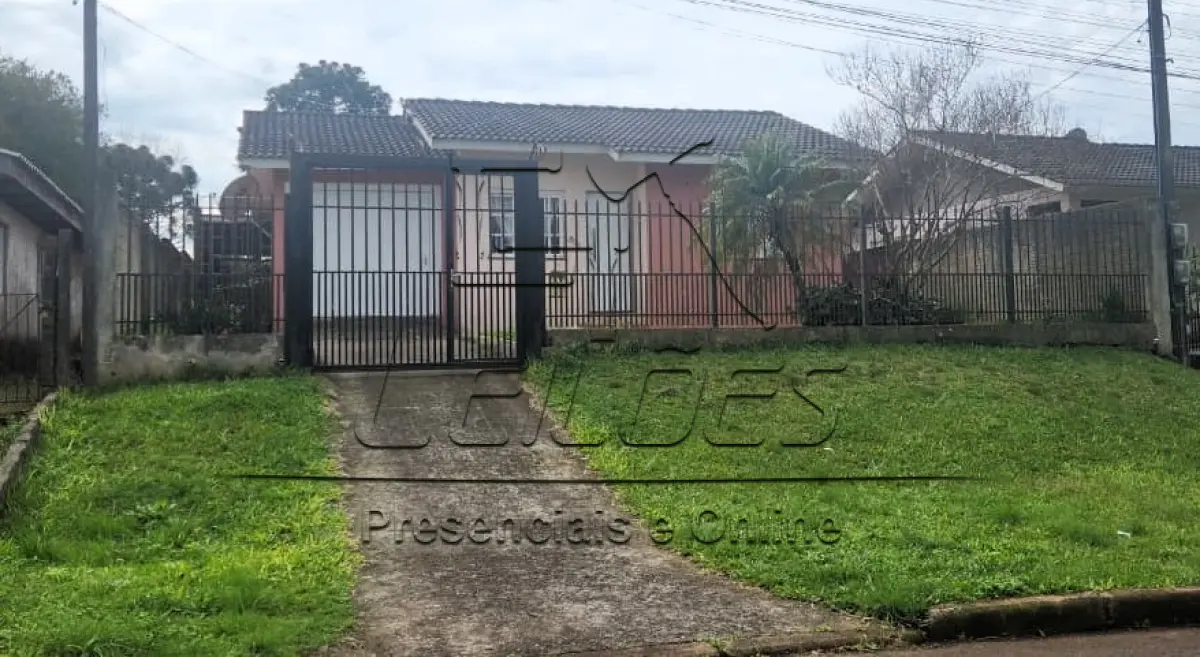 LOTE 002 - Direitos e ações sobre um terreno urbano com a área de 520m², bem como suas acessões e benfeitorias (casa de alvenaria com a área de 70m²), sob nº 368 da Rua Gaviões, Bairro Conceição, Carazinho/RS. Matrícula 27.772