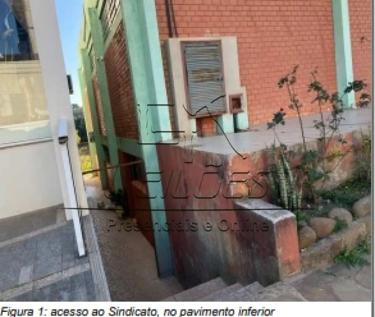LOTE 001 - Sala 101 (para fins comerciais) localizada no pavimento térreo do Condomínio Comercial, com a área privativa de 102,29m², sito na Rua Pedro Azelin da Silva, 609, Centro, na cidade de Fontoura Xavier/RS. Matrícula nº 32.536 do Registro de Imóveis de Soledade/RS.