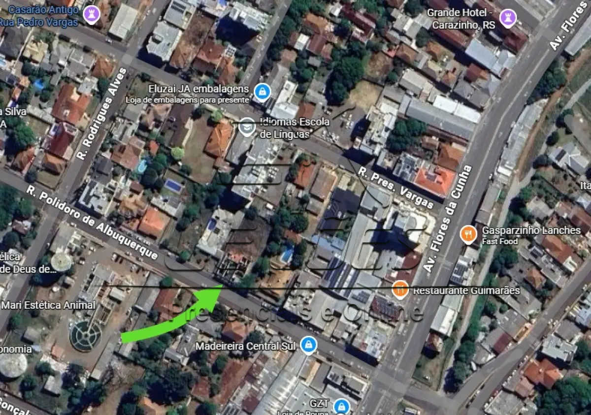 LOTE C-001 - Um terreno urbano com a área de 1.223,56m², medindo 26m de frente por 47,06m de frente a fundos, situado no lado ímpar da Rua Polidoro Albuquerque, nesta cidade de Carazinho/RS, lote 22 da quadra 37 no setor 01, com um prédio de alvenaria, medindo 225m² e mais uma garagem também de alvenaria com 33,30m². Matrícula 26.376 do Registro de Imóveis de Carazinho.
