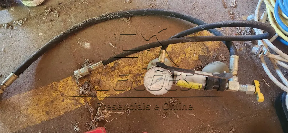 LOTE 124 - Diversas peças e ferramentas para oficina mecânica de caminhonetes e caminhões