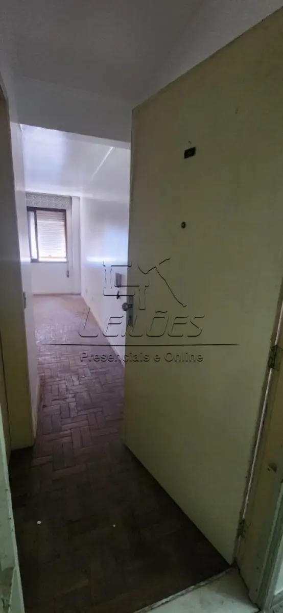 LOTE 003 - Apartamento 902 do bloco A, com a área privativa de 40,92m² e área global de 50,96m², localizado no oitavo andar ou nono pavimento do edifício, situado na Rua General Lima e Silva, 148, Centro, na cidade de Porto Alegre/RS. Matrícula 36967.