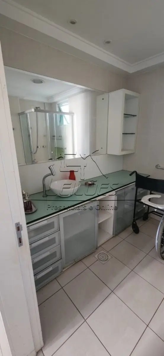 LOTE 001 - Apartamento 301, de frente, com a área privativa de 165,30m² e área real global de 230,30m², localizado no 3º pavimento do edifício “Residencial Victória Garden”, 269, na Avenida Pátria, nesta cidade de Carazinho. Matrícula 32038.