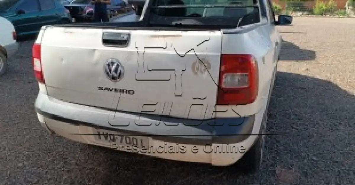 LOTE 001 - VW SAVEIRO CS TL MB, ano/modelo 2014/2015, cor branca, carroceria fechada