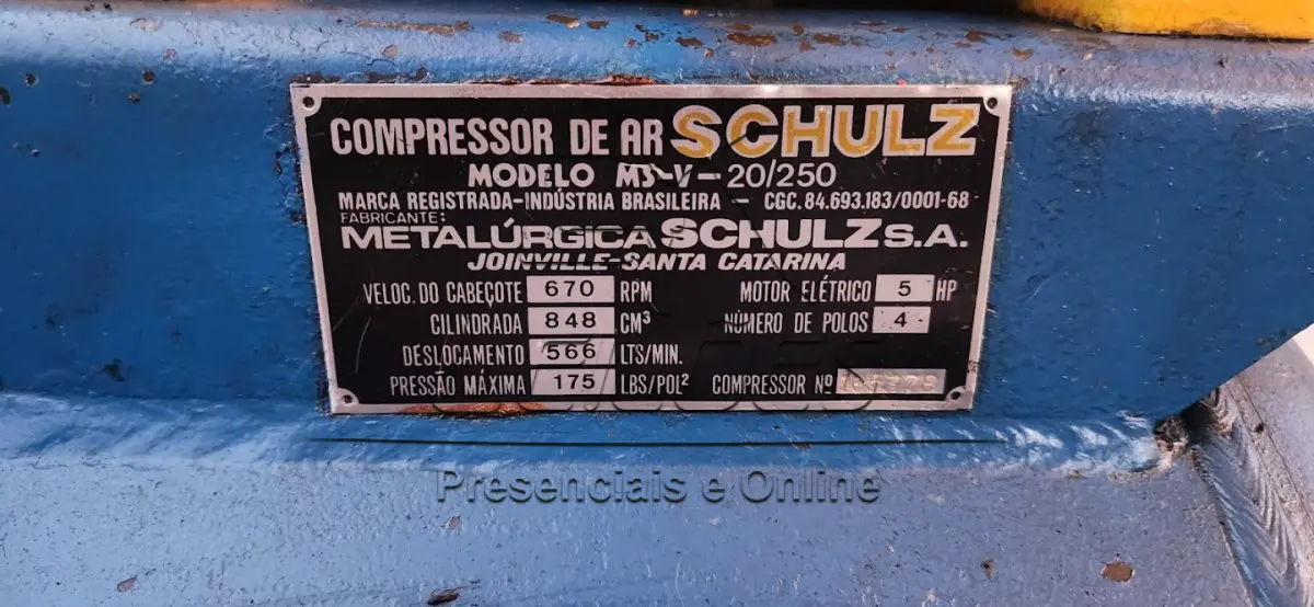 LOTE 099 - Compressor de ar da marca Schulz, 175libras e com motor elétrico de 5hp (sala lavagem)